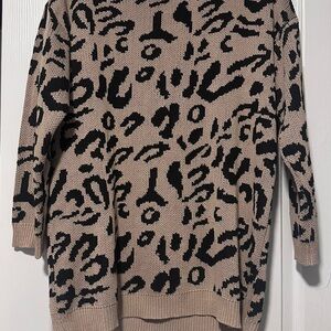 Elegant Animal Print Sweater - Black and Tan